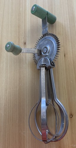 Antico frullatore manuale