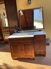 Mobile bagno con lavabo e specchio