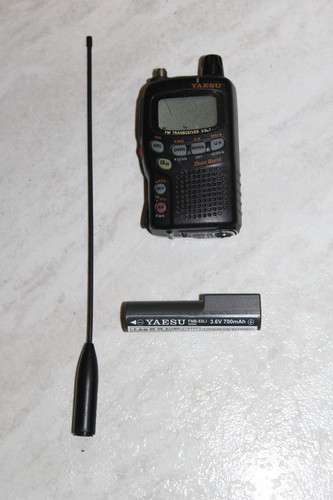 Yaesu radio transceiver - vx, 1r