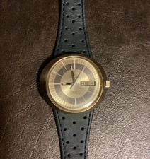 OMEGA Genève Dynamic Date