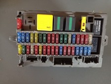 LAND ROVER DISCOVERY 2 TD5 - MAIN INTERIOR FUSE BOX YQE103830