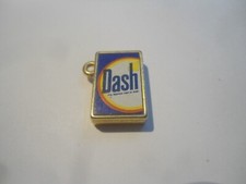 DETERSIVO DASH - PIU' BIANCO NON SI PUO' - CIONDOLO GADGET IN METALLO ANNI 70