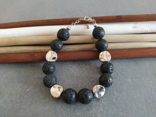 Braccialetto con perle lava - braccialetto,