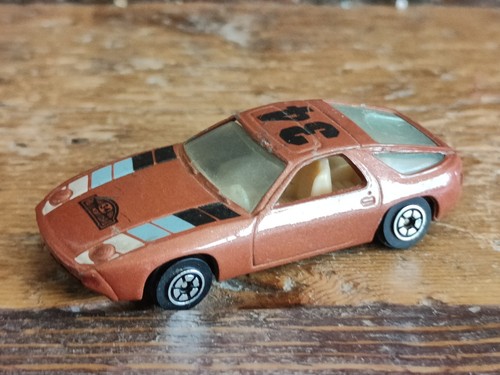 Vintage 1983 porsche - porsche, 928