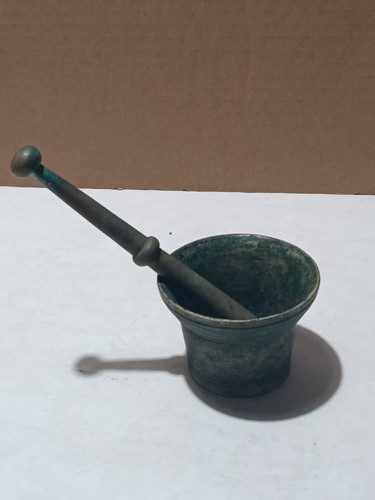 Antico piccolo mortaio con - piccolo,