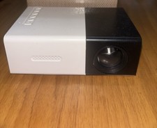 Mini Proiettore Portatile LED LCD 1080P HD TV Film Giochi Bambini USB e Audio TF