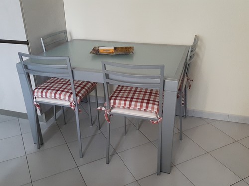 Tavolo allungabile con - con, sedie