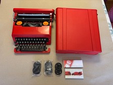 Macchina da scrivere Olivetti Valentine con numero 1