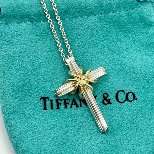 Collana catena con ciondolo