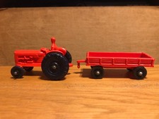 Tracteur Fordson avec remorque