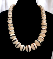 ANTICA RAFFINATA COLLANA ETNICA SCALARE IN OSSO CON INTARSIO IN CORNO.