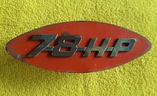 EMBLEMA TRATTORE MASSEY FERGUSON 78  HP  LOGO  CALANDRA -MASCHERINA