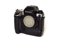 Fotocamera Nikon F5, 50° anniversario molto bella