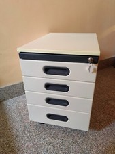 Cassettiera in metallo, pianale in legno chiusura con chiave