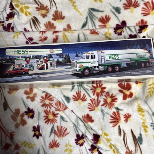 Camion cisterna giocattolo