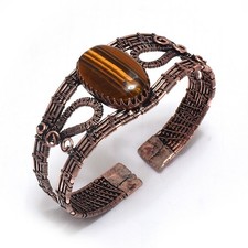 Bracciale con gioielli fatti a