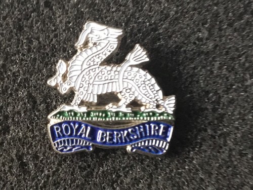 Royal berkshire enamel pin - royal,