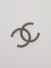 Spilla CHANEL XXL argento strass