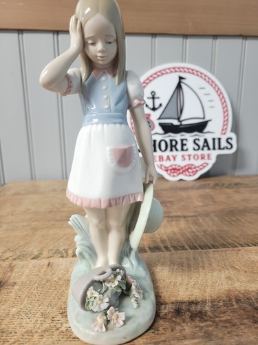 Lladro dropping the flowers - lladro,