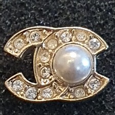 Orecchini Chanel, Timbro