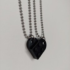 ?  2 COLLANE CUORE LEGO NERO DIVISO HEART AMORE AMICIZIA LOVE  ?