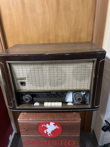 Radio con giradischi antica - radio,