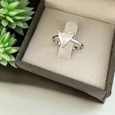 Anello di lusso in oro bianco