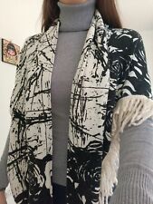 LANA Sciarpa scialle a triangolo con peneri bianchi, disegno nero bianco Marilù