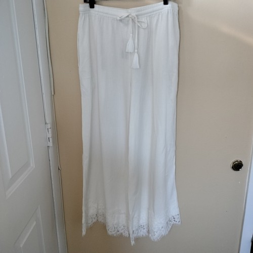 Pantaloni nuovi con etichette
