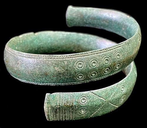 900 700 bracciale - c, a.c.