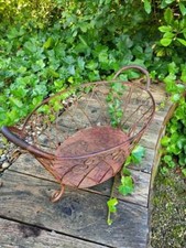 Cesto in metallo ovale marrone