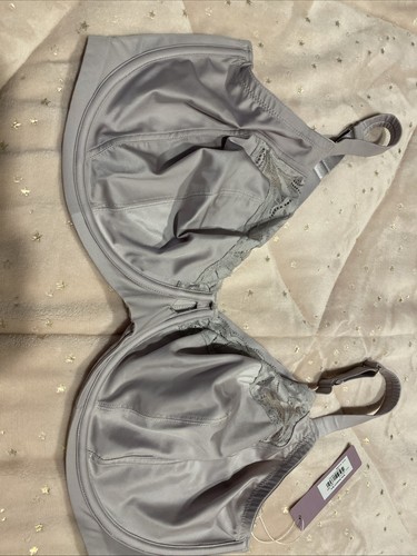 Necessità nude nuove - nude, con