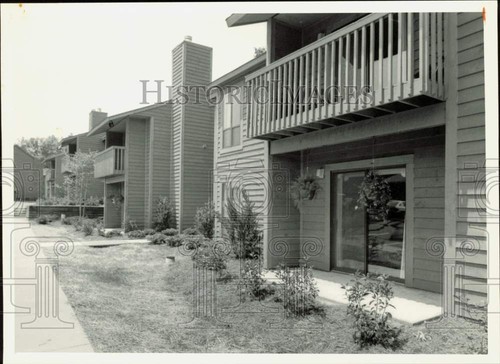 1984 press photo exterior - photo,