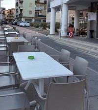 tavoli e sedie bar usato