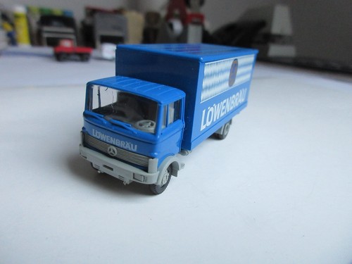 Praline mercedes valigia - praline, 1:87