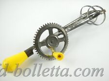 Sbattiuova vecchio,frullatore a mano vintage,in metallo a manovella anni 70 a116