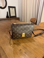 Louis Vuitton Pochette Metis 
