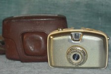 Welta Orix, analogica compatta, color oro con ob. Penti Trioplan 30/3,5