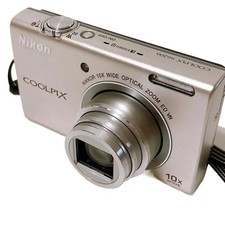 Nikon Coolpix S6200 16,0 megapixel fotocamera digitale 10 x zoom con scheda SD, batteria, caricabatterie