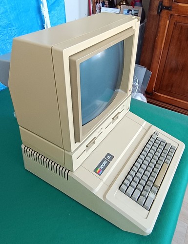 Computer apple iie con - computer,
