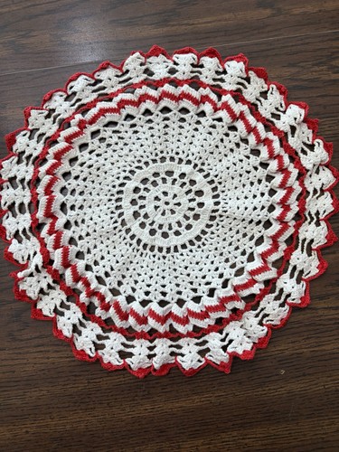 Centrino vintage rosso bianco