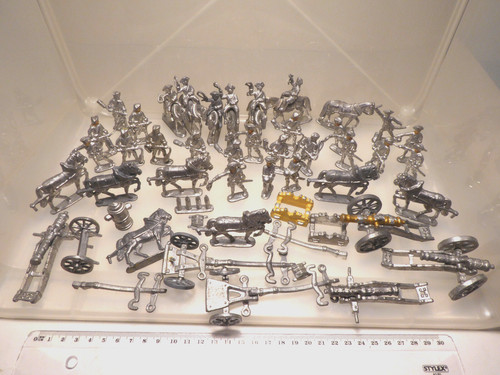 Vecchie statuine latta - in,