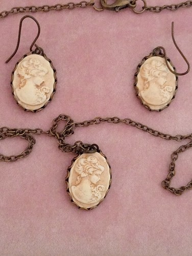 Collana orecchini ottone - e, in