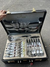 set di coltelli e posate