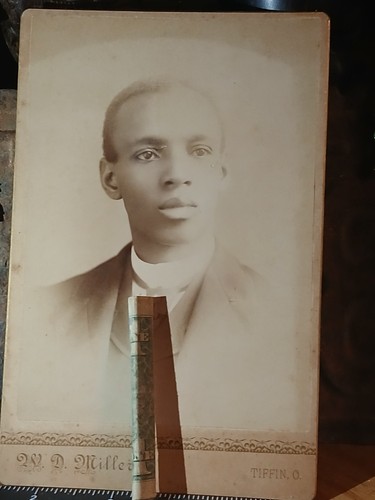 Antico armadio afroamericano