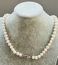 Collana Di Perle Scaramazze Con Chiusura In Oro 750  E Rubino. Anni 50