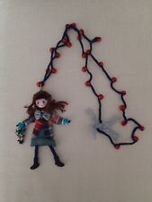 COLLANA IN LANA BLU FATTA A MANO UNCINETTO PERLINE BAMBOLINA PENDENTE CM. 14