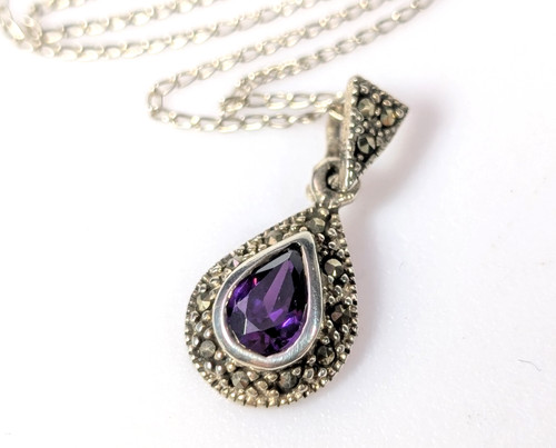 Collana con ciondolo - , in
