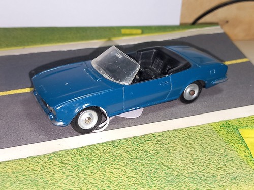 Dinky toys peugeot 504 - toys,