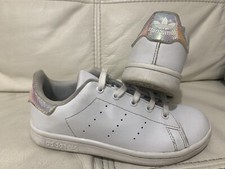 Belle scarpe da ginnastica Adidas Stan Smith bianche con logo iridescente 12,5 per ragazze